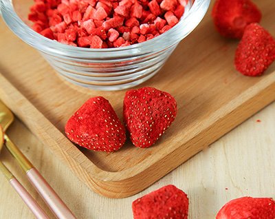 freeze dried whole strawberries made in China.jpg freeze dried whole strawberries made in China.jpg